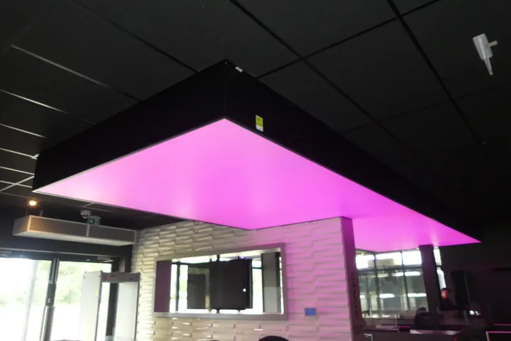 LED-Deckensegel/Lichtpanel Maße in cm ca. 925 x 300
